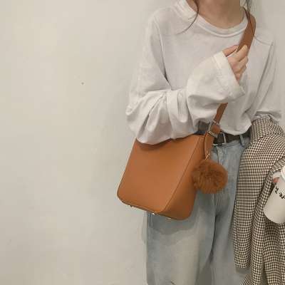 Bucket bag 2020 summer new simple large capacity wide shoulder strap female bag